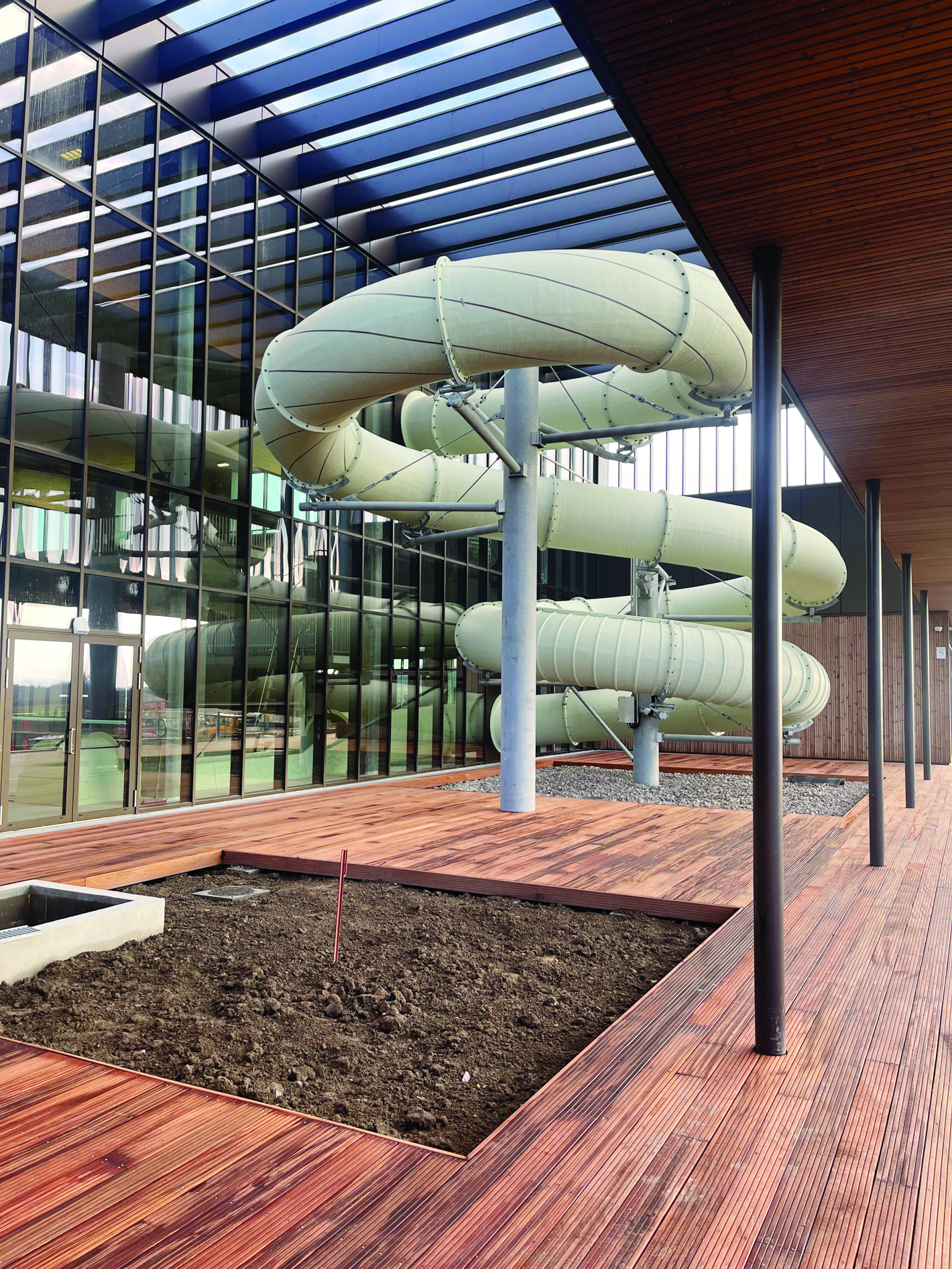 Billede af snoet vandrutsjebane i Næstved Svømmehal.